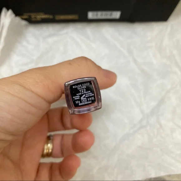 Chanel rouge coco lipgloss 💄 - Picture 3 of 3